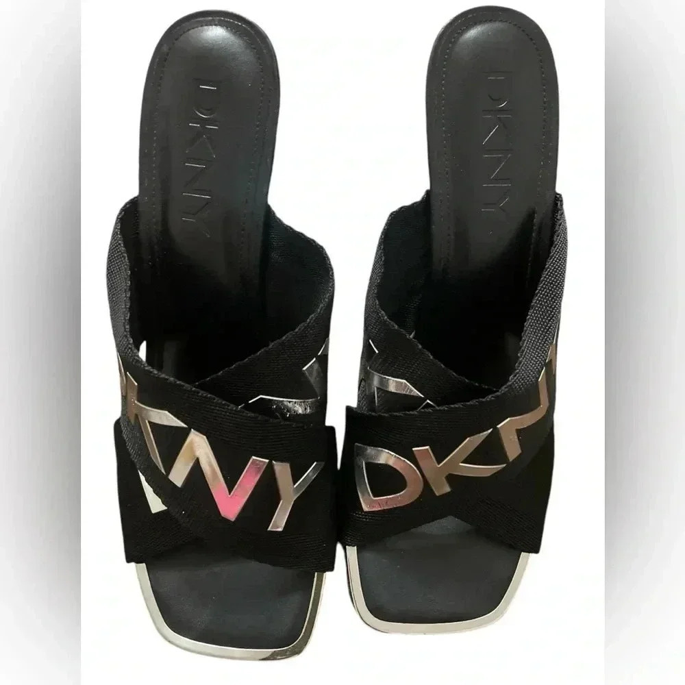 DKNY womens ALMAHeeled Sanda